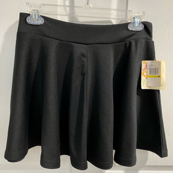 Energie Fit & Flirty Black Mini/Skater Skirt. Size M. High waisted. Super cute! - Picture 3 of 6